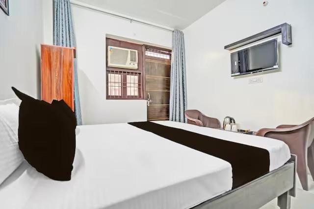 Rooftop Castle Otel Noida Dış mekan fotoğraf